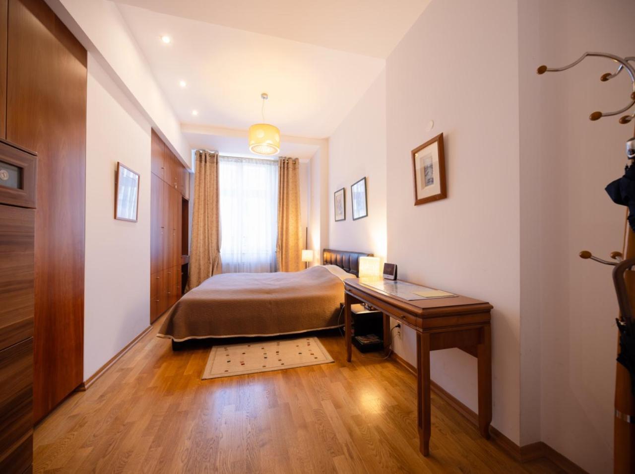 One Bedroom Center Apartment
