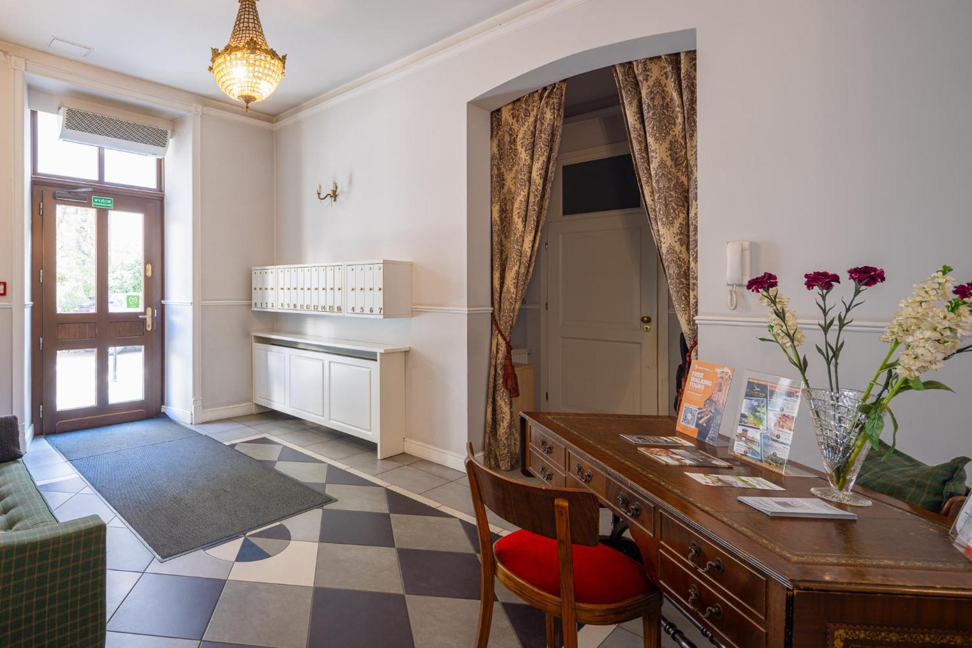 One Bedroom Center *