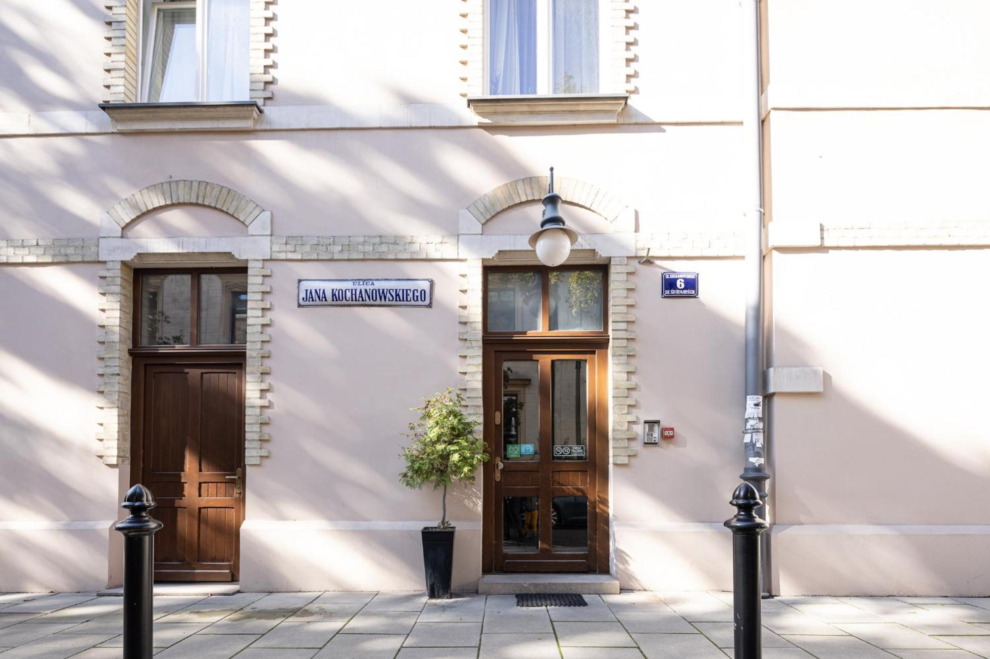 One Bedroom Center Apartment