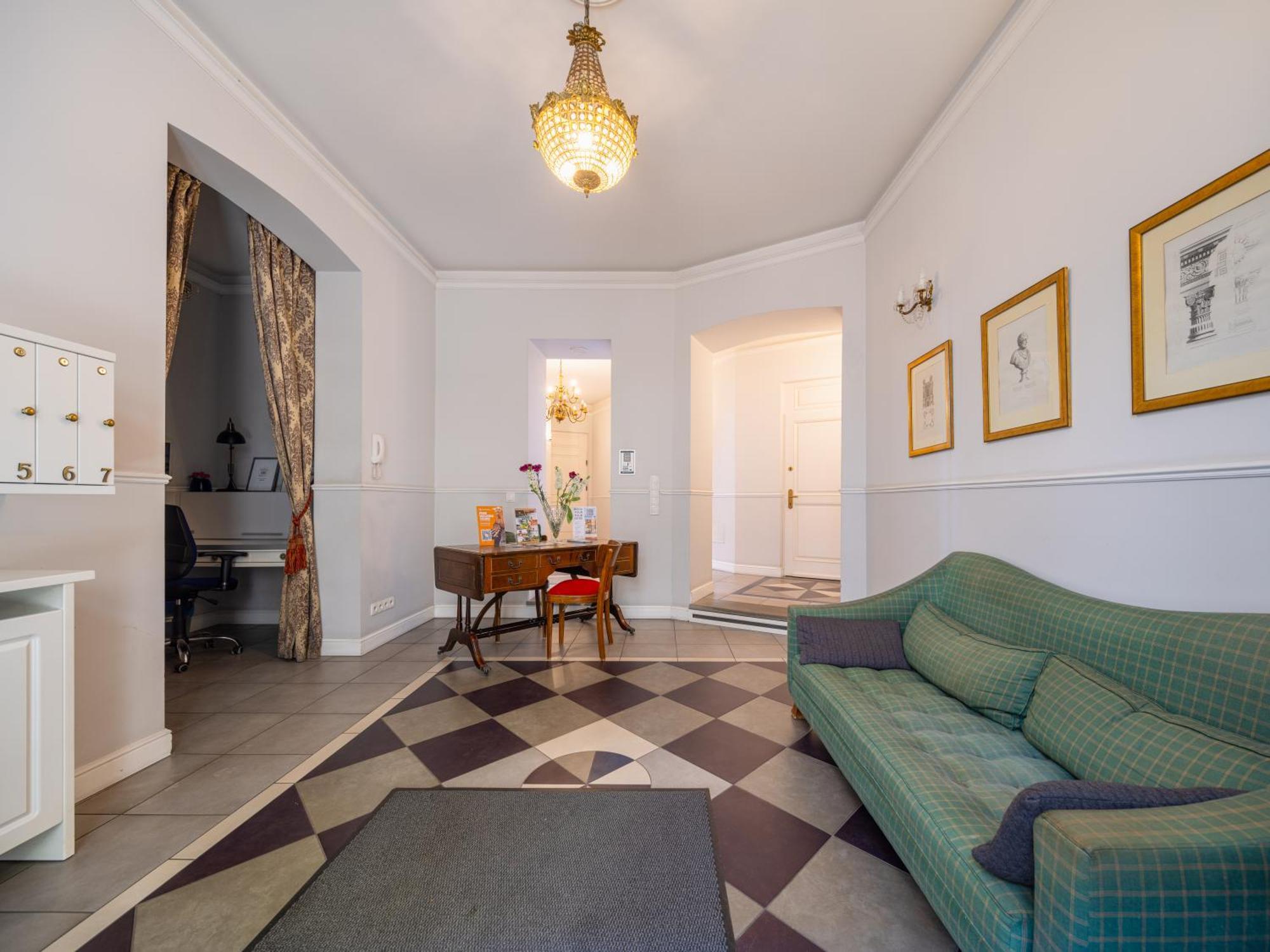 One Bedroom Center *